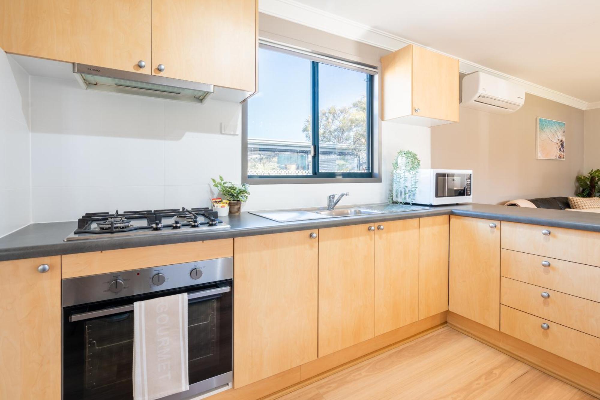 Tasman Holiday Parks - Albany Room photo